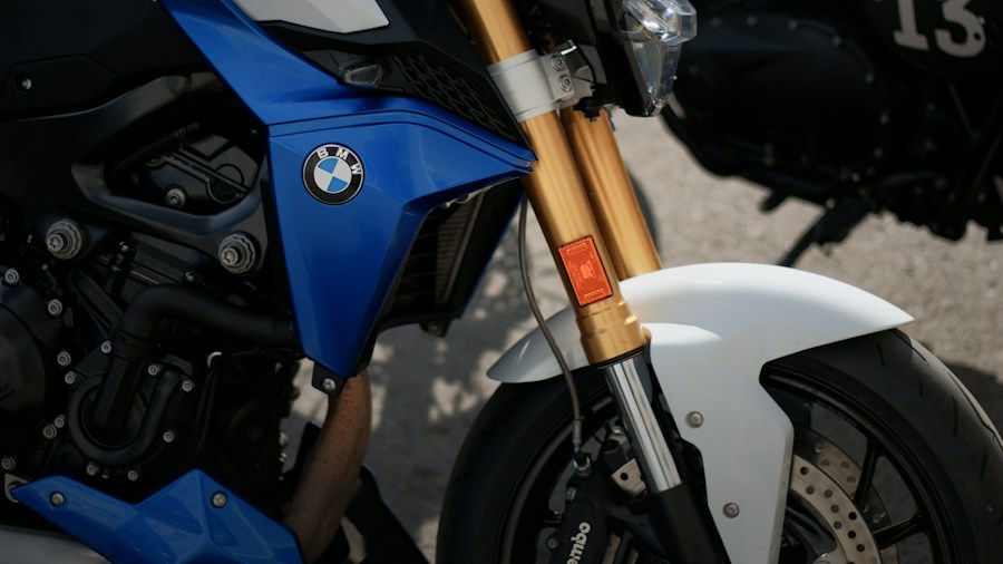Yamaha XSR900 GP Legend Blue Color Scheme Arrives in the US: What Buyers Should Know 2 blue motorcycle fairing detail