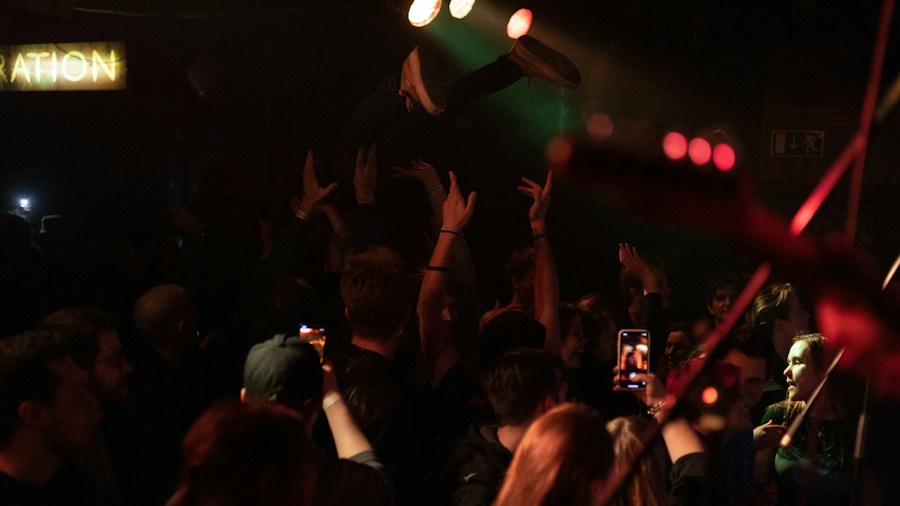 Backup Camera Viral Moment: What Shoppers Need to Know About This Unexpected Trend 1 concert venue stage lights