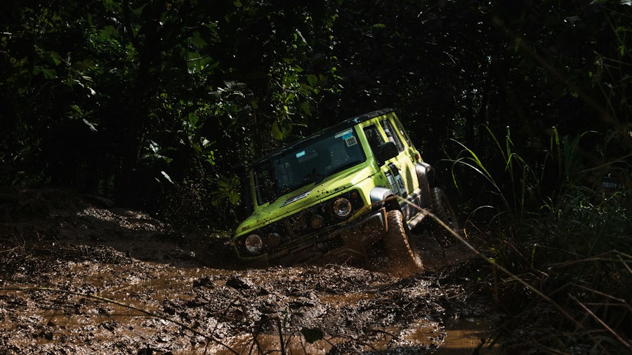 Nokian Adds 17.5R25 Tire Size: What Construction and Farm Buyers Should Know 1 construction equipment operators working muddy terrain