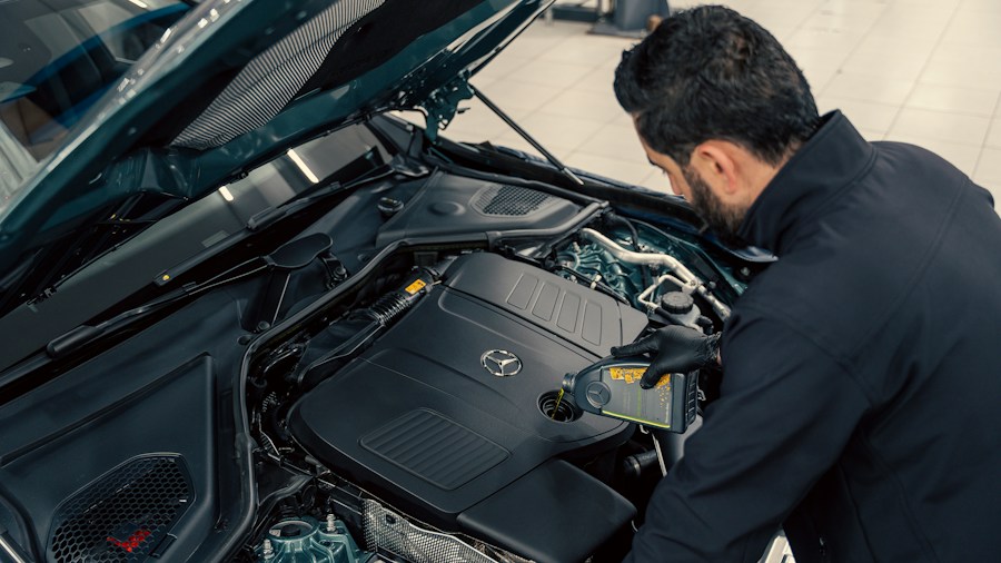dealer service technician vehicle software update