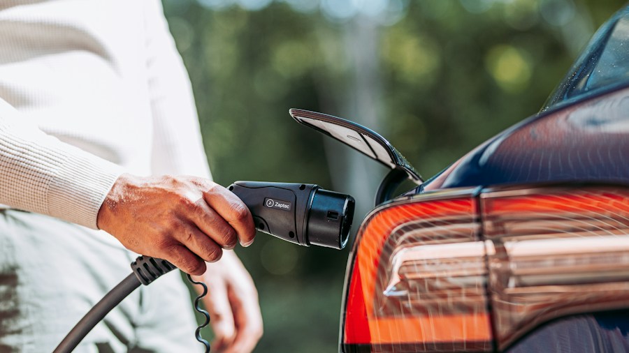 Tesla Virtual Power Plants Expansion: What Buyers Should Know About Shared Energy Networks 1 electric vehicle charging station home