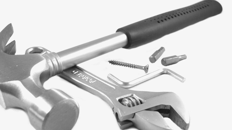 Lowe's Launches Compact Kobalt Ratchet with Built-In Pry Bar: What You Need to Know 2 emergency kit tools organization