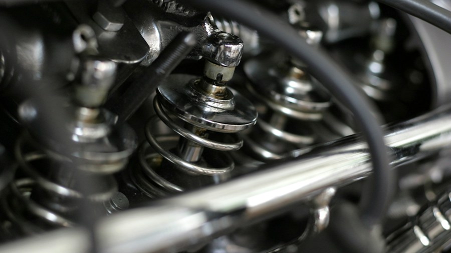 Cylinder Head Design Revolution: How Modern Valve Geometry Unlocks More Power 1 engine valvetrain components closeup