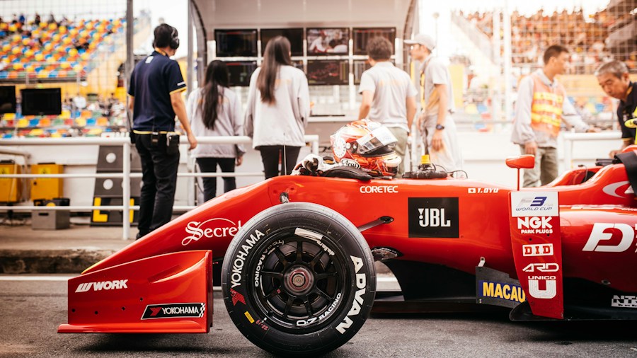 Formula 1 pit crew team work