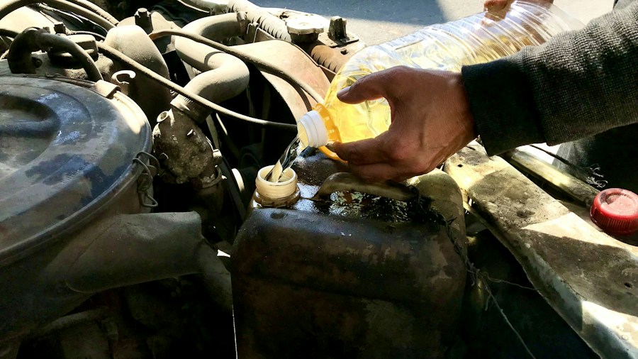 Coolant Color Does Not Determine Compatibility: What Shoppers Need to Know Before Replacing Fluid 2 mechanic checking radiator fluid