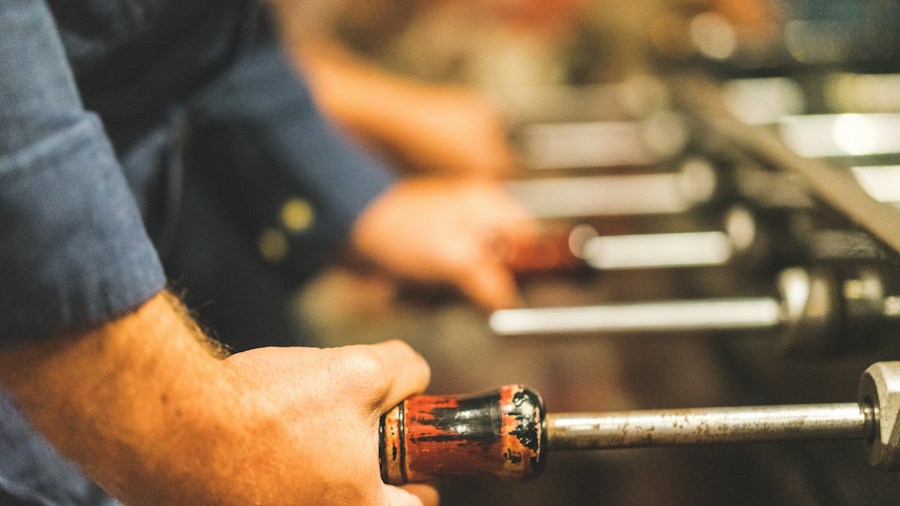 mechanic fastening bolts torque