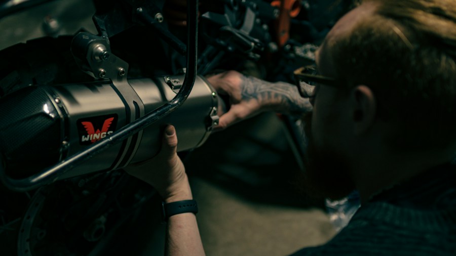 Monroe Expands Strut and Air Suspension Parts Lineup: What This Means for Your Vehicle 2 mechanic replacing suspension parts