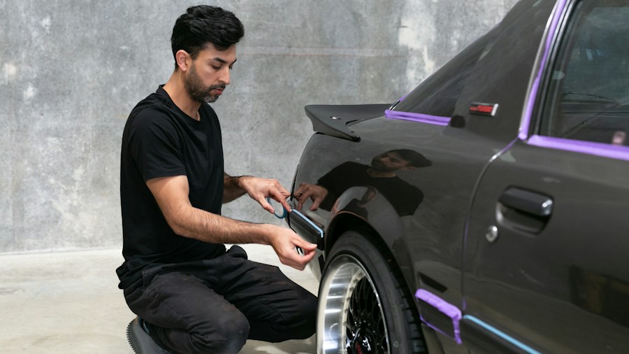 Snap-on Launches Buy One Get One Software Deal What Shoppers Need to Know 2 mechanic using diagnostic scanner