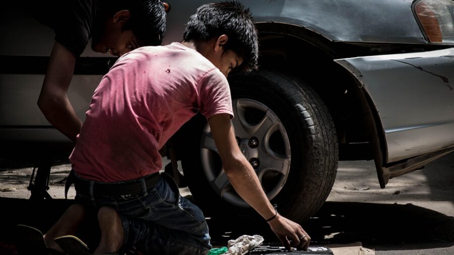 Automotive HVAC Training Reveals Why Tire and Thermal Systems Matter for Modern Vehicles 1 mechanic working on vehicle climate system