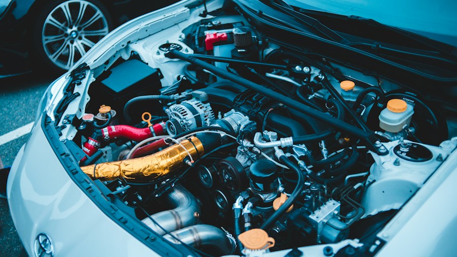 Lucas Oil Motor Oil Extender Launches: What Buyers Should Know About Longer Service Intervals 1 modern car engine compartment