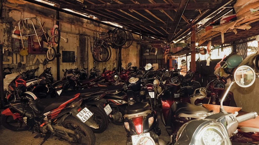 Billy Joel Motorcycle Collection Heads to Auction: What Buyers Should Know 2 motorcycle collector bidding auction