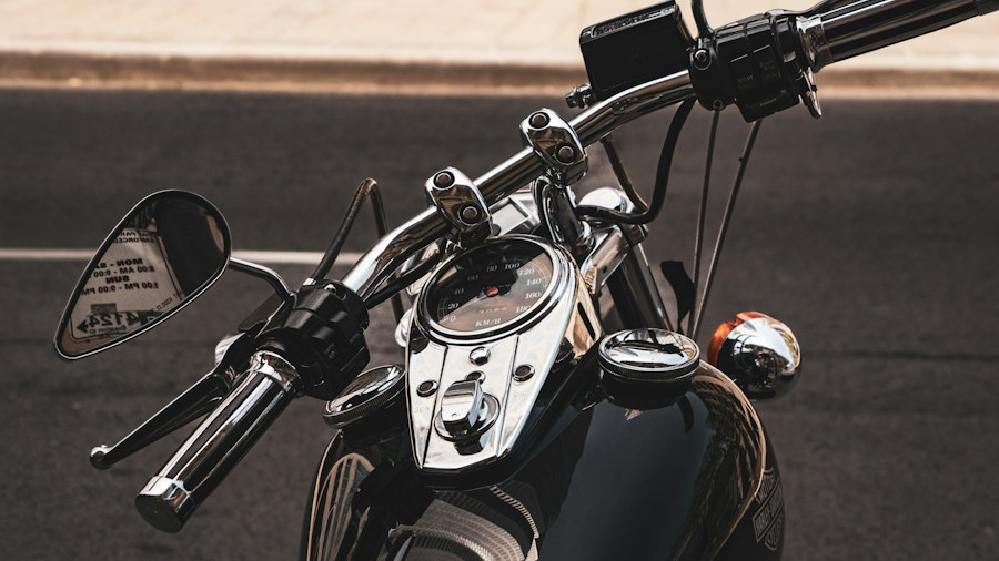 Royal Enfield Unveils New Bullet 650 Motorcycle: What Buyers Need to Know 2 motorcycle controls and handlebars