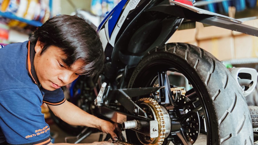 TOPDON Launches ONE Moto Diagnostic Tool for Motorcycles: What Riders and Technicians Should Know 2 motorcycle engine service maintenance