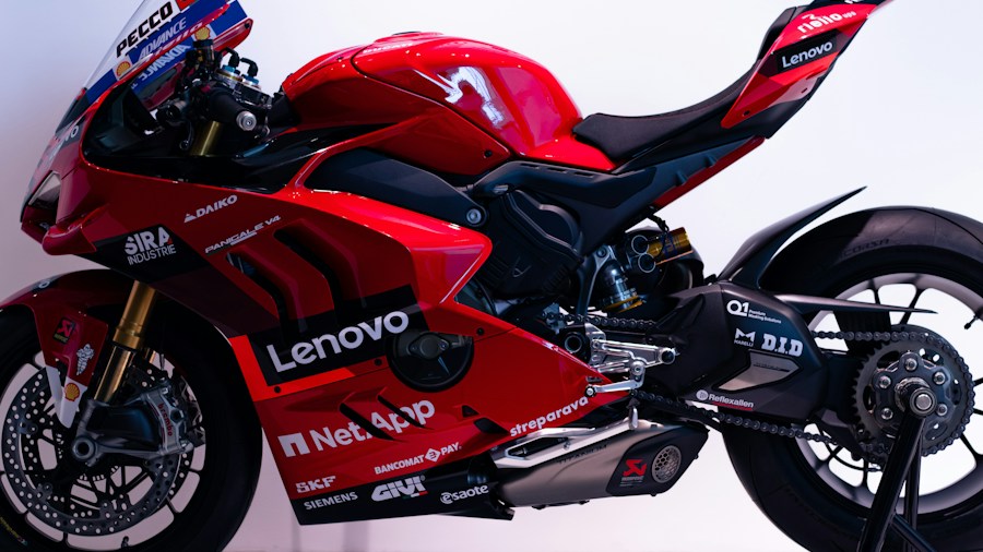 motorcycle winglet aerodynamic design