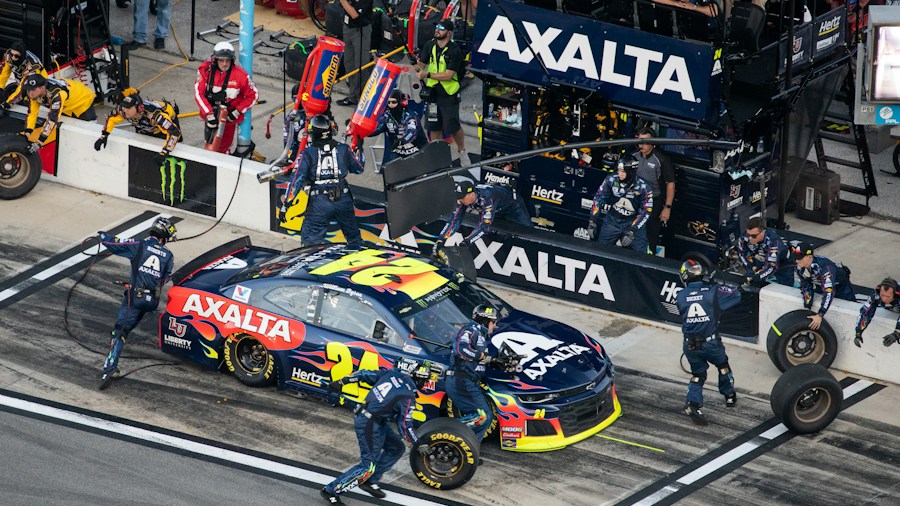 Josh Berry Switches From Ford to Toyota in 2027 NASCAR Move: What Buyers Should Know 1 NASCAR pit crew team coordination