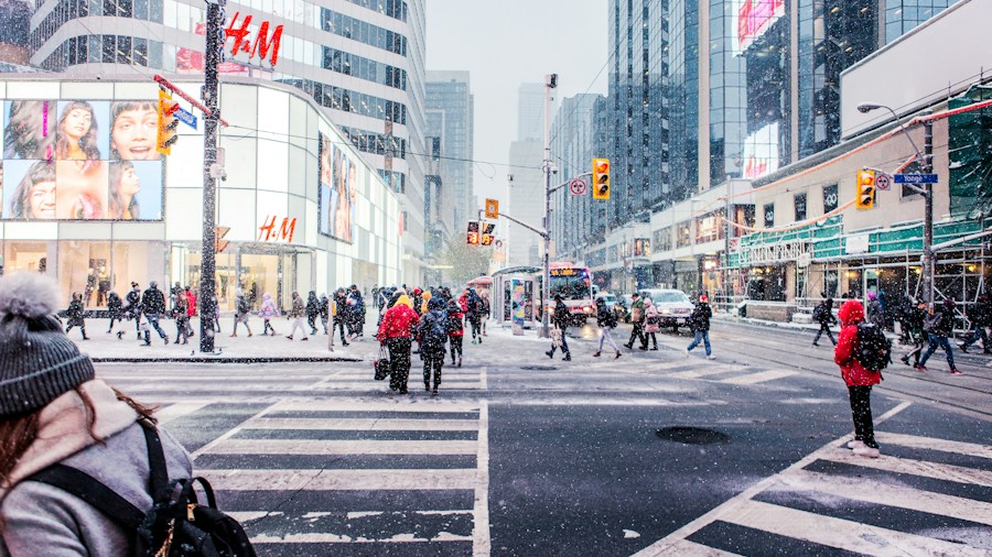 New York Scooter Law Targets Deceptive Marketing: What Buyers Should Know 2 pedestrian crossing busy city intersection