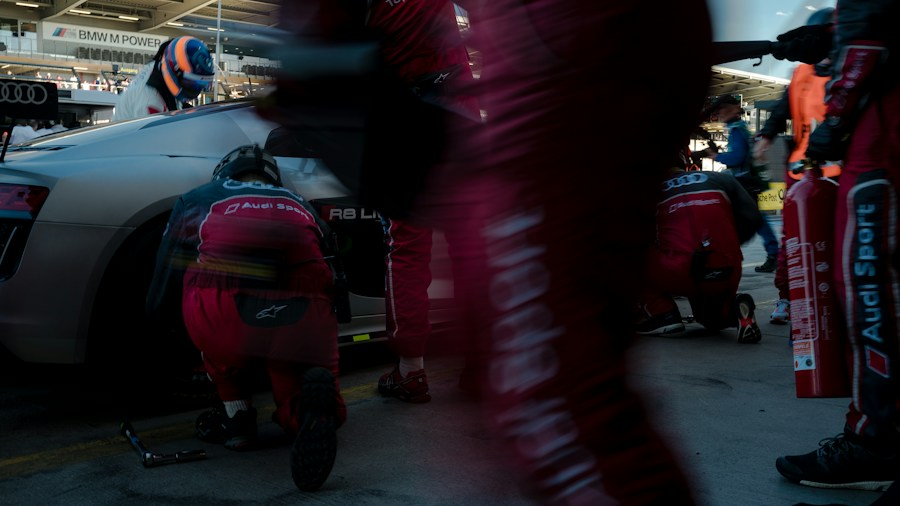 Engine Bay Tool Left Behind Causes Devastating Drag Racing Crash: What Shoppers Should Know 1 race car preparation pit crew