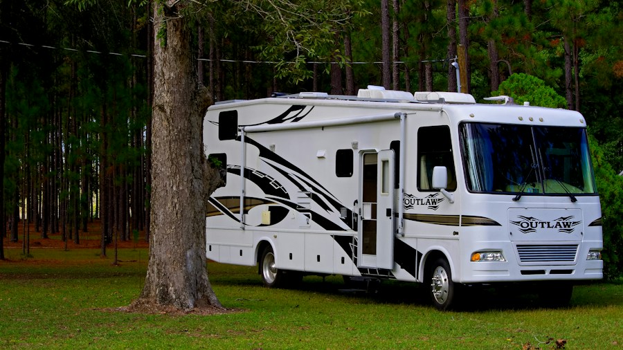 Thousand Trails Yosemite Lakes Wins Best National Park Campground Award for Second Year 2 RV hookup sites facilities