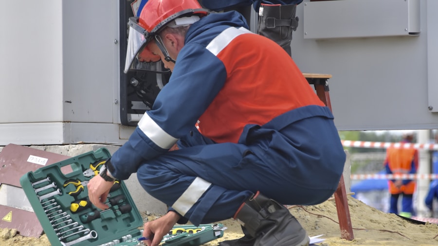 DeWalt 20V Max Battery Rebranding: What Shoppers Need to Know About Powerstack and Powerpack Changes 2 technician selecting tool batteries