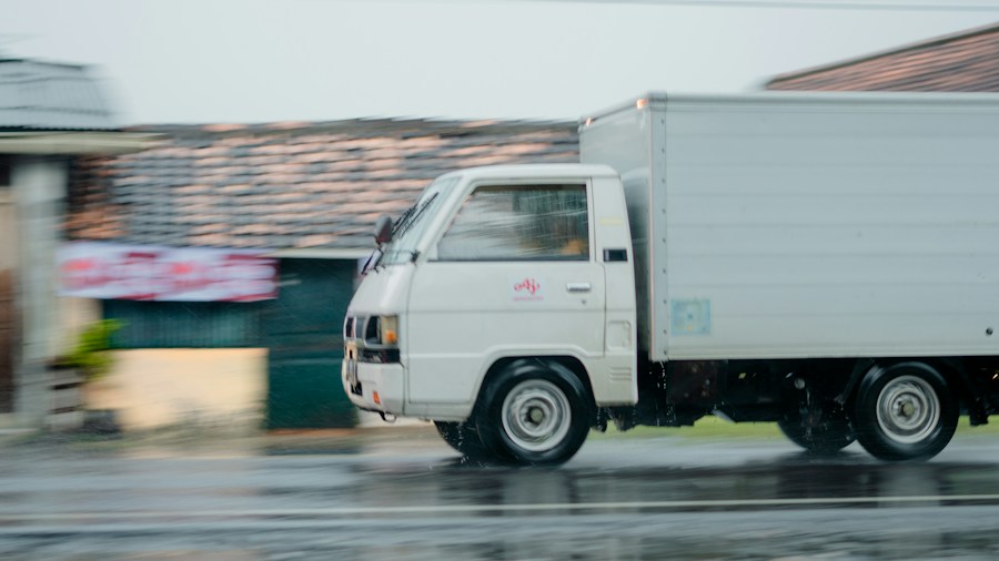 YouTube Creator Tests Extreme Truck Modification with 19 Foot Tower and Rope Steering What Buyers Should Know 2 truck body roll motion